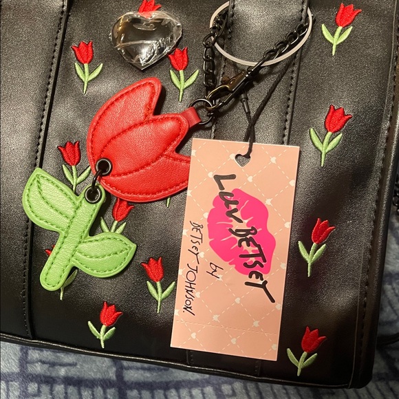NWT Betsey Johnson 🌷 Tulip 🌷Floral Embroidered Black Handbag - Picture 2 of 13